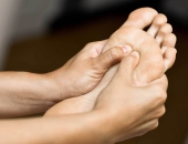 Khi tay hoặc chân bị tê, bạn phải làm gì?